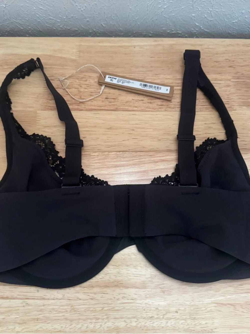 SKIMS Onyx Fits Everybody Lace Unlined Full Coverage Bra - Picture 5 of 8